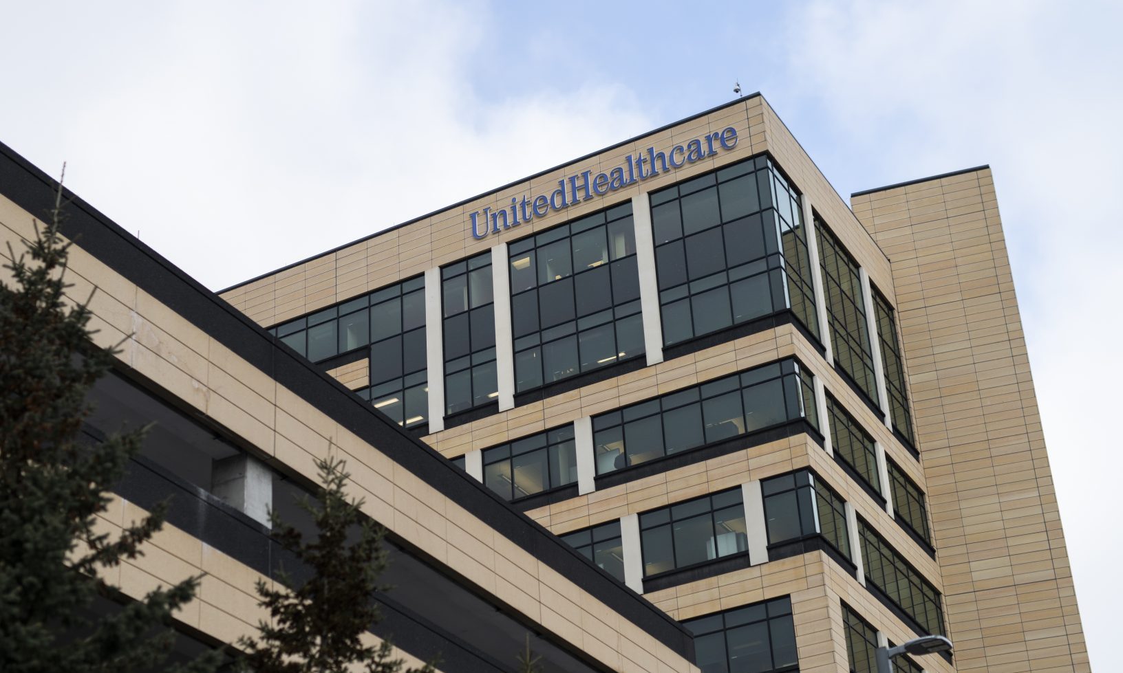 UnitedHealthcare CEO Fatally Shot, Suspect Photos Released