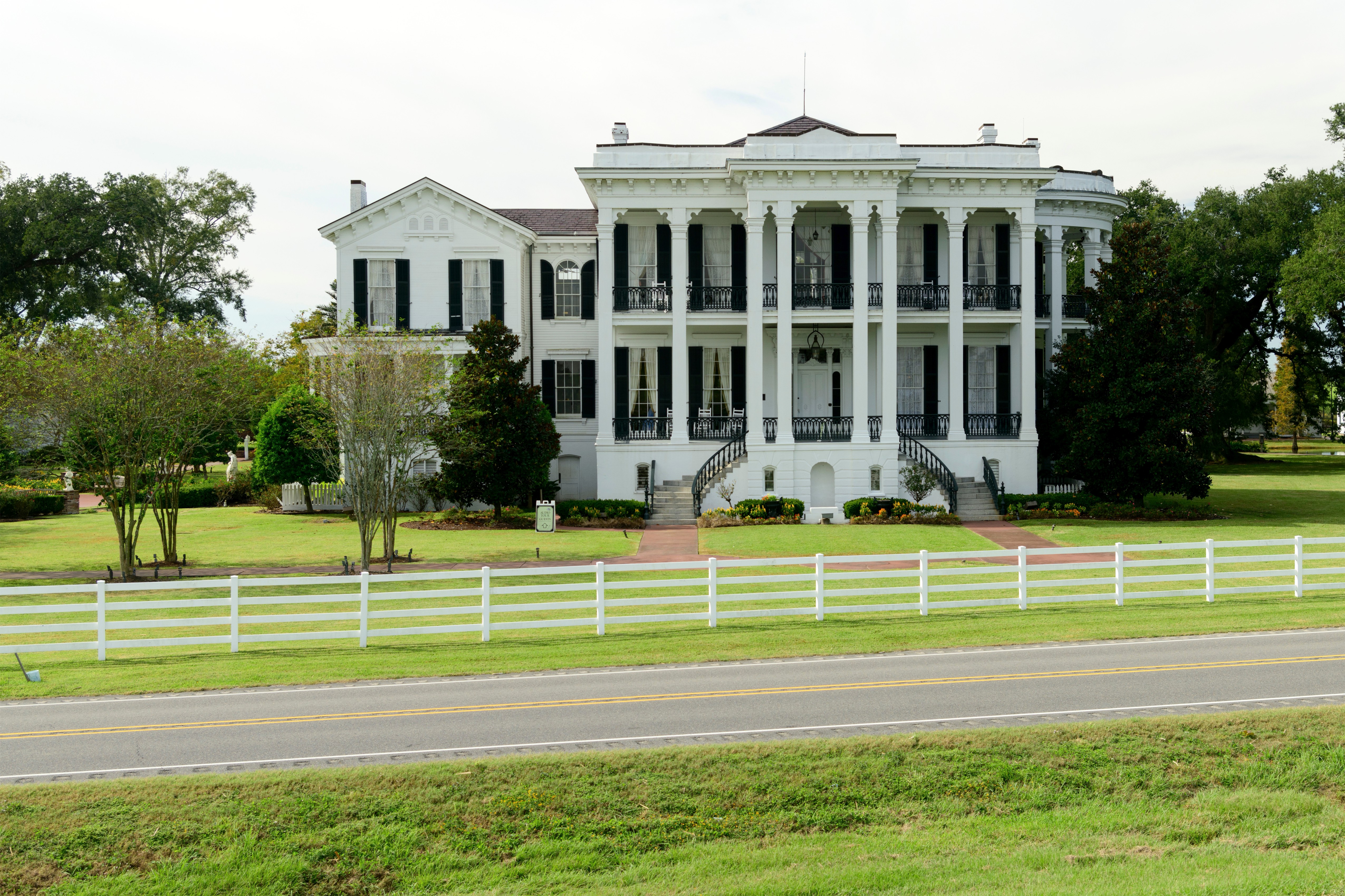 Massive Fire Destroys Louisiana's Largest Remaining Plantation Mansion