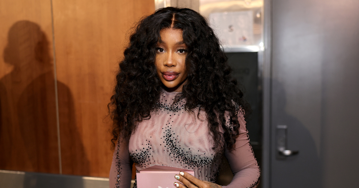 SZA Walks Out Of Meet-And-Greet After Being Hit In Face With A Bracelet (VIDEO)
