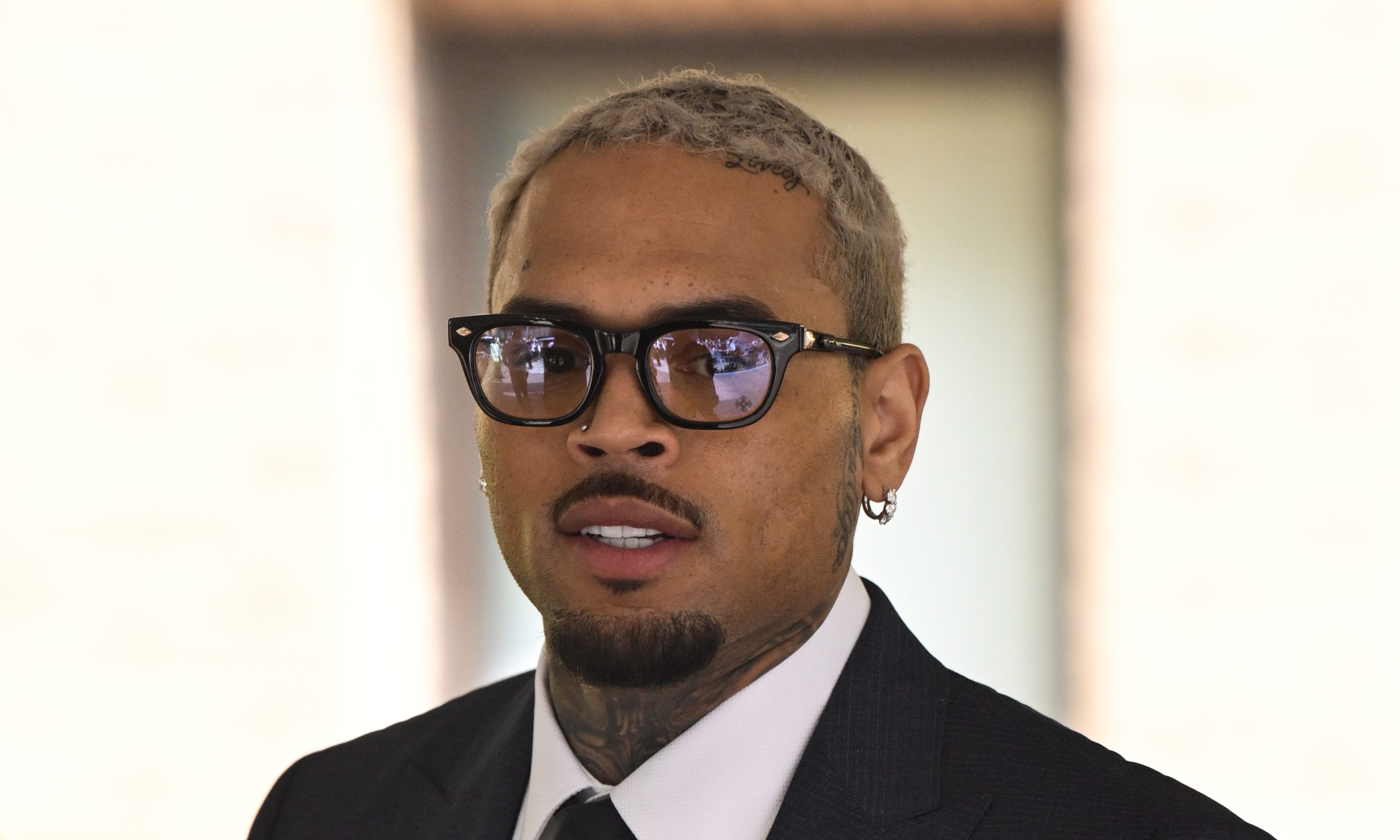 Chris Brown Fan Nicola Paparazzo Reacts Backlash Meet-And-Greet Photo Singer Mirror Selfie Influencer Jada Wallace Breezy Bowl