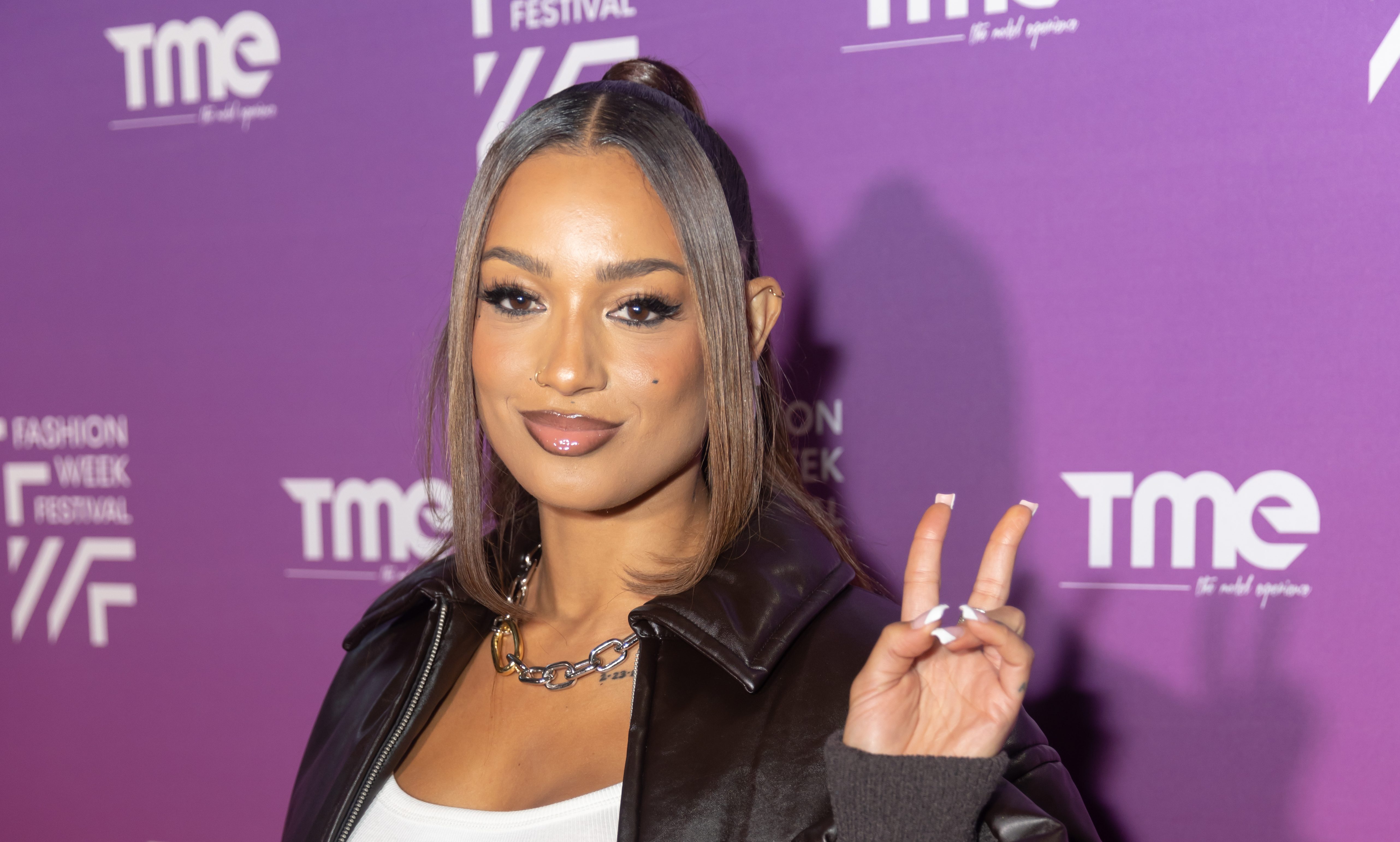 DaniLeigh & Velour’s Cute Vacation Photos Capture Hearts Online