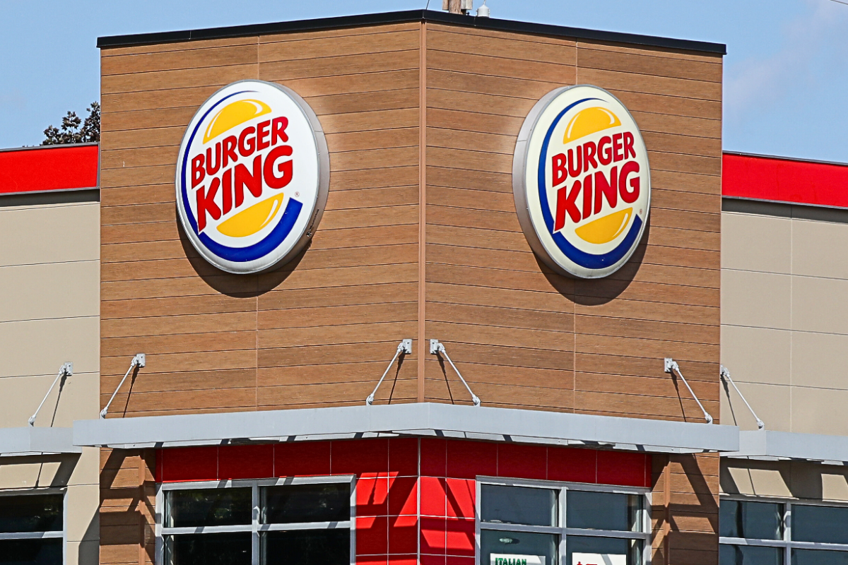 Single Mom of Three Loses Burger King Job After Viral Video Shows Her Managing Store Alone