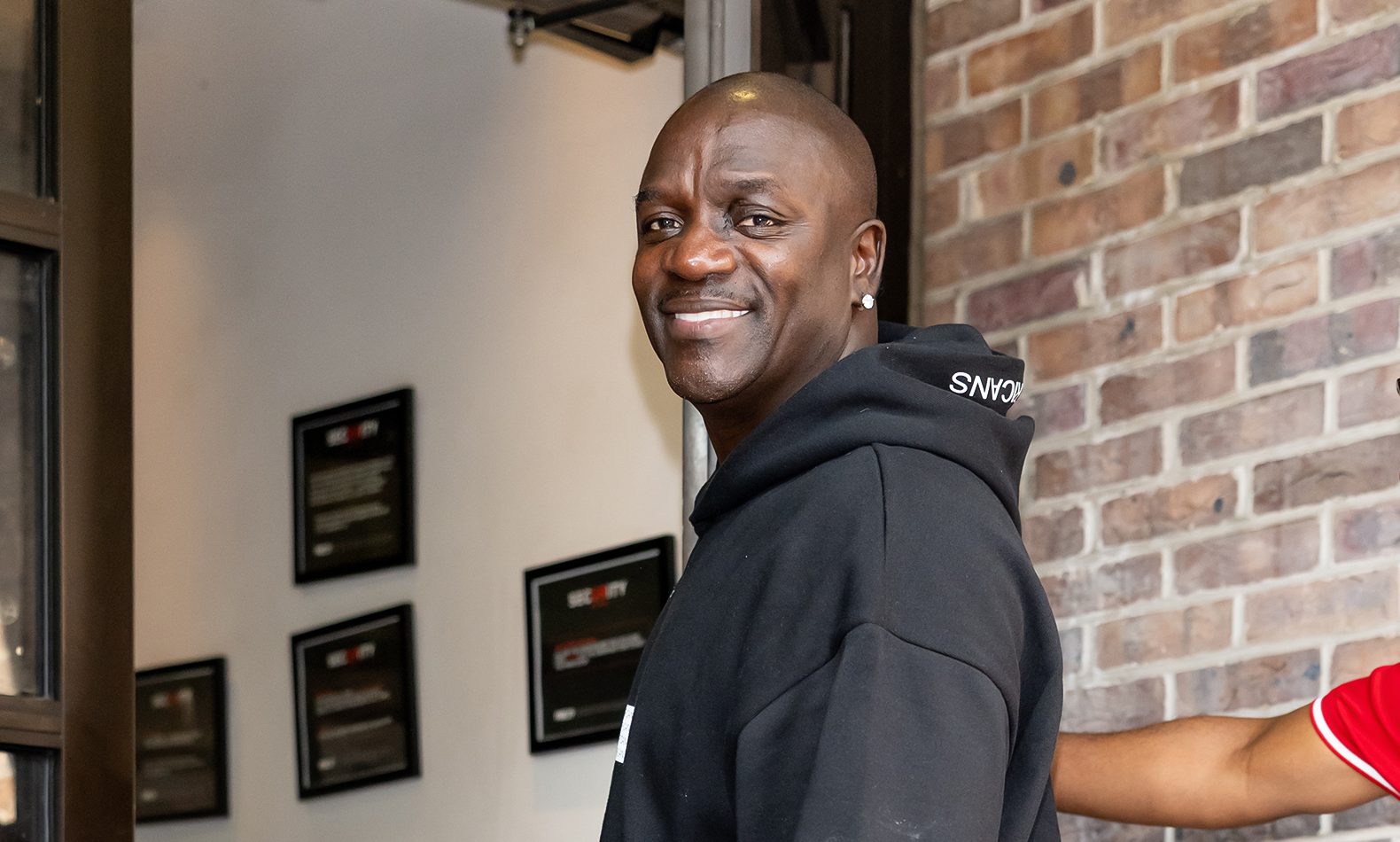 Akon Singer Wife Tomeka Thiam Files Celebrity Divorce 30 Years Marriage Updates