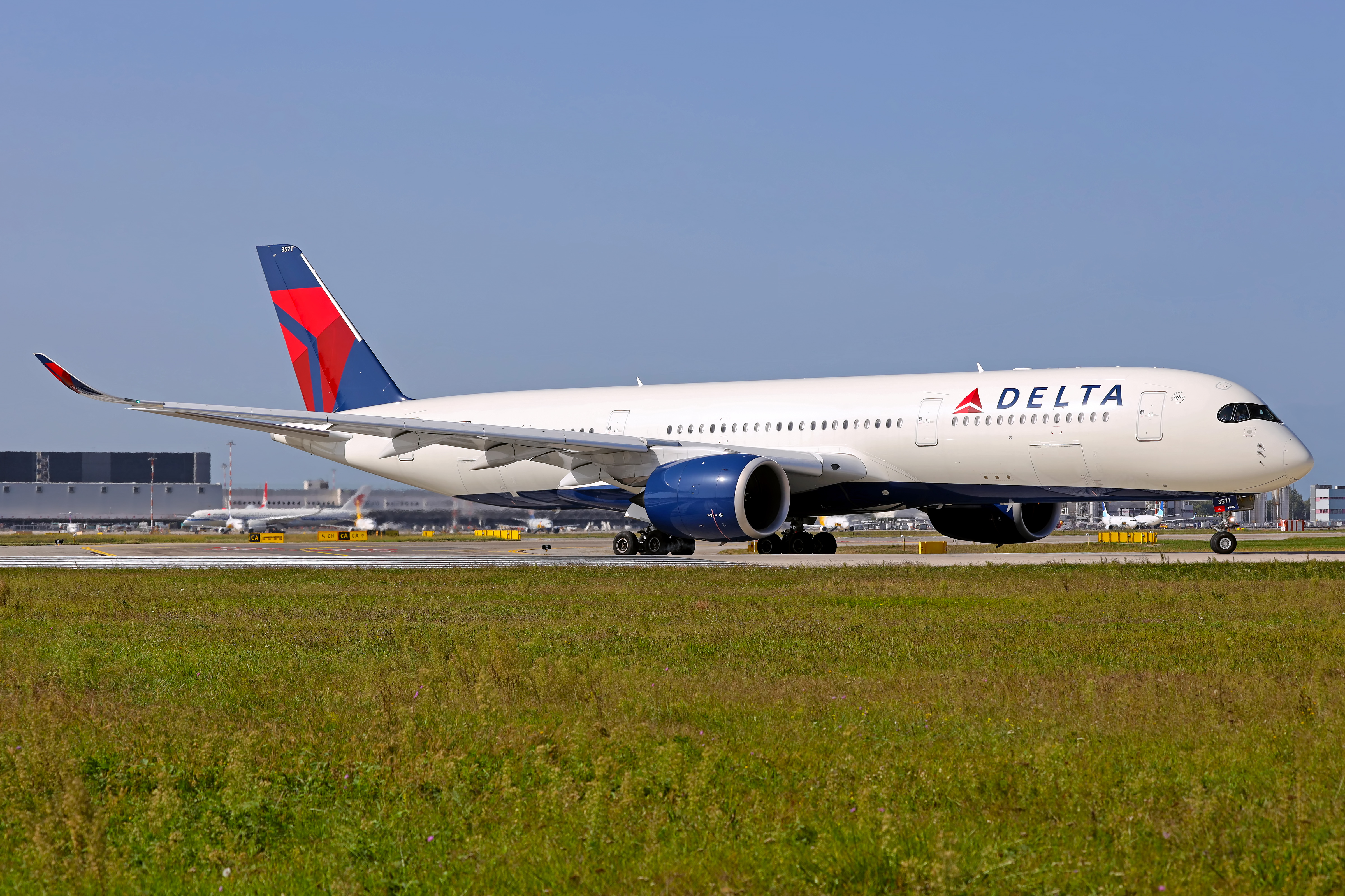 Delta Jets Collide At LaGuardia Airport, Now The NTSB & Airline Are Speaking Out (VIDEO)