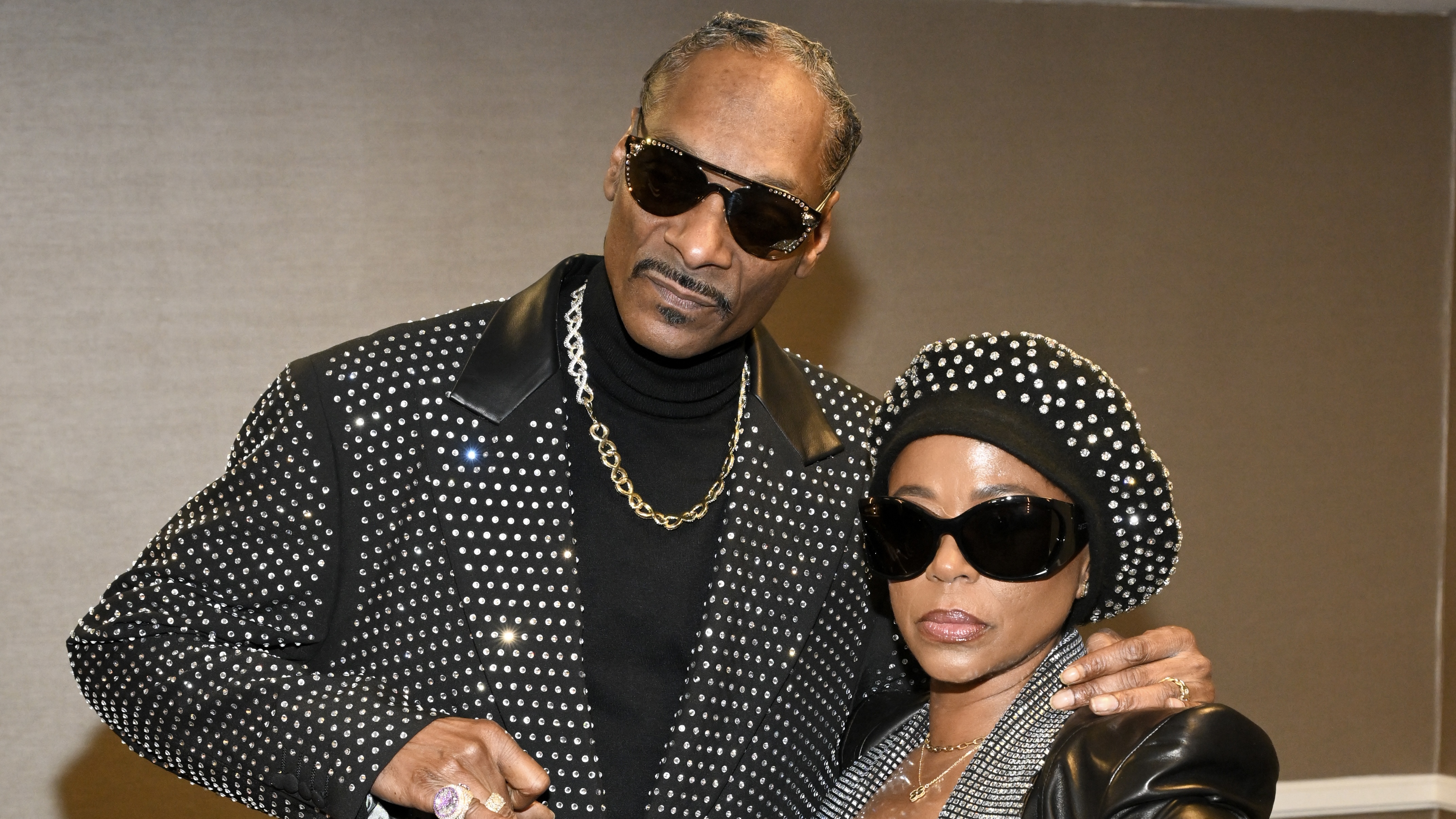 Social Media Users Are Chattin About Shante Broadus Body Language & Reaction To Snoop Dogg Gift For Her 50th Birthday