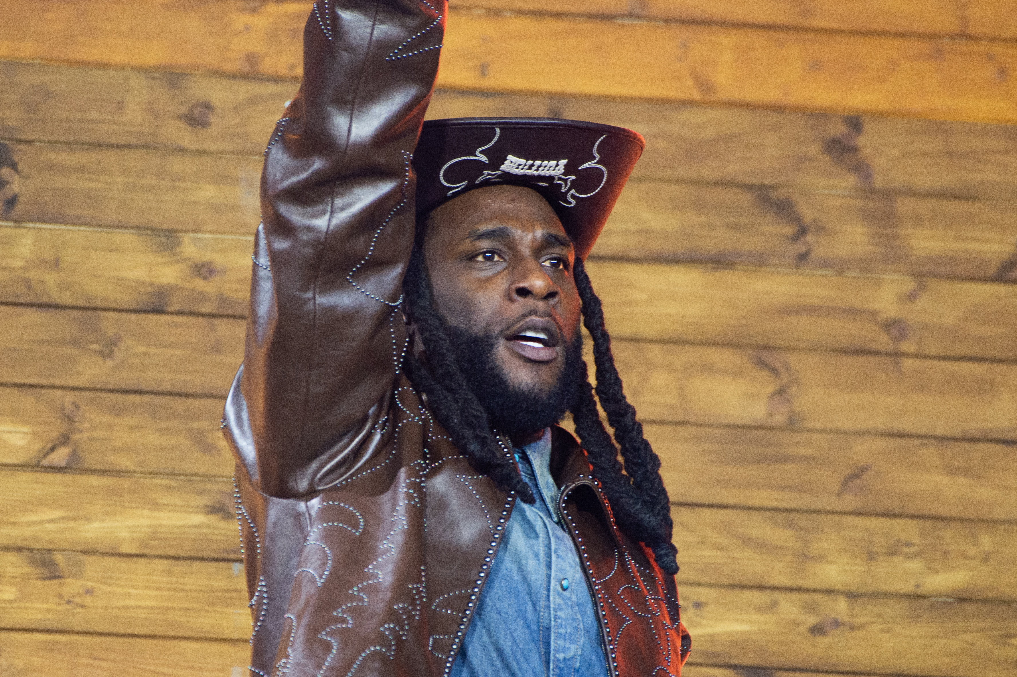 Yikes! Burna Boy Claps Back After Telling Sleeping Fan To Leave Concert & The TL Ain't Havin' It (VIDEO)