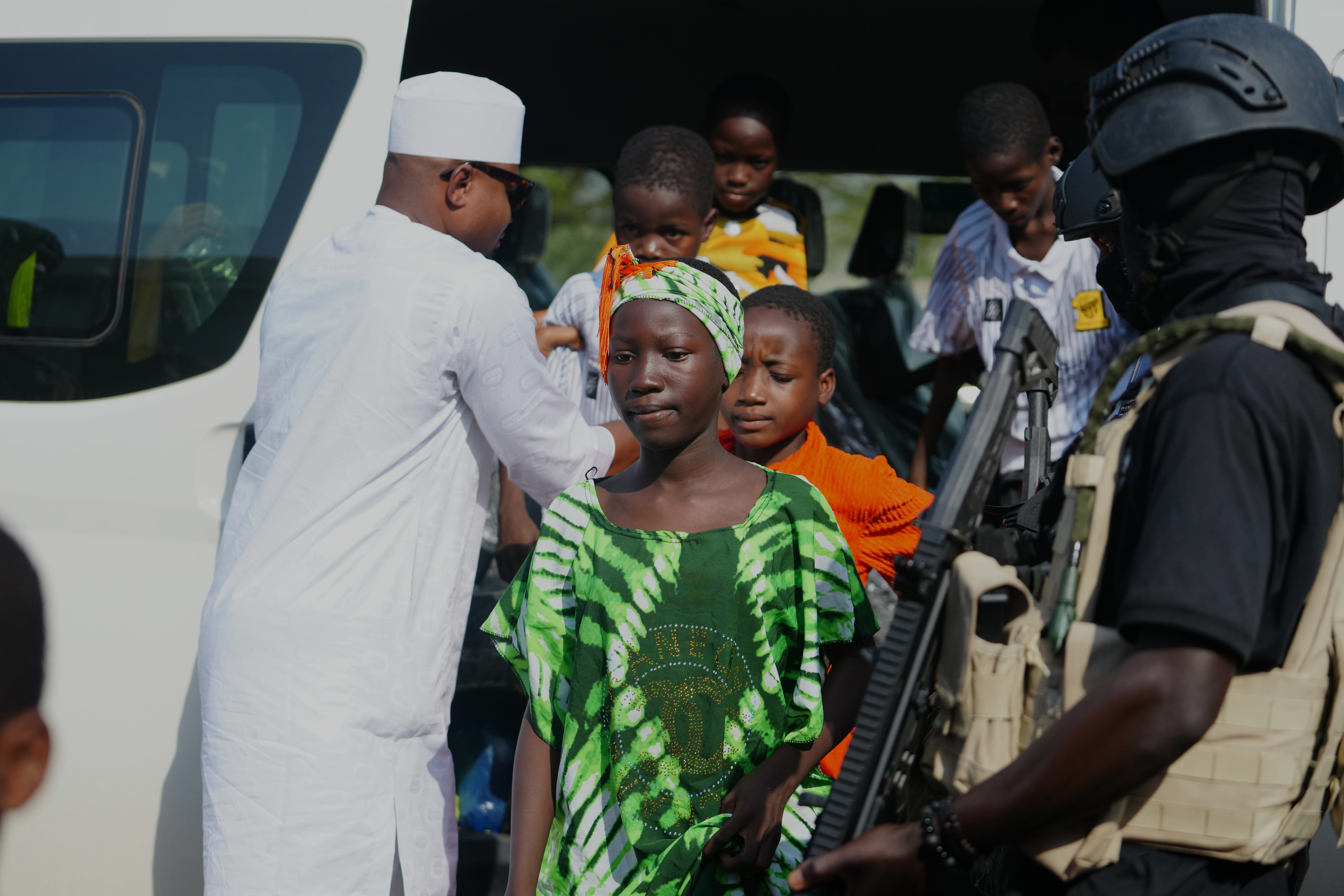 A Victory! Nigeria Welcomes Home 130 Schoolchildren & Teachers After One Of The Country’s Largest Mass Abductions (PHOTOS)