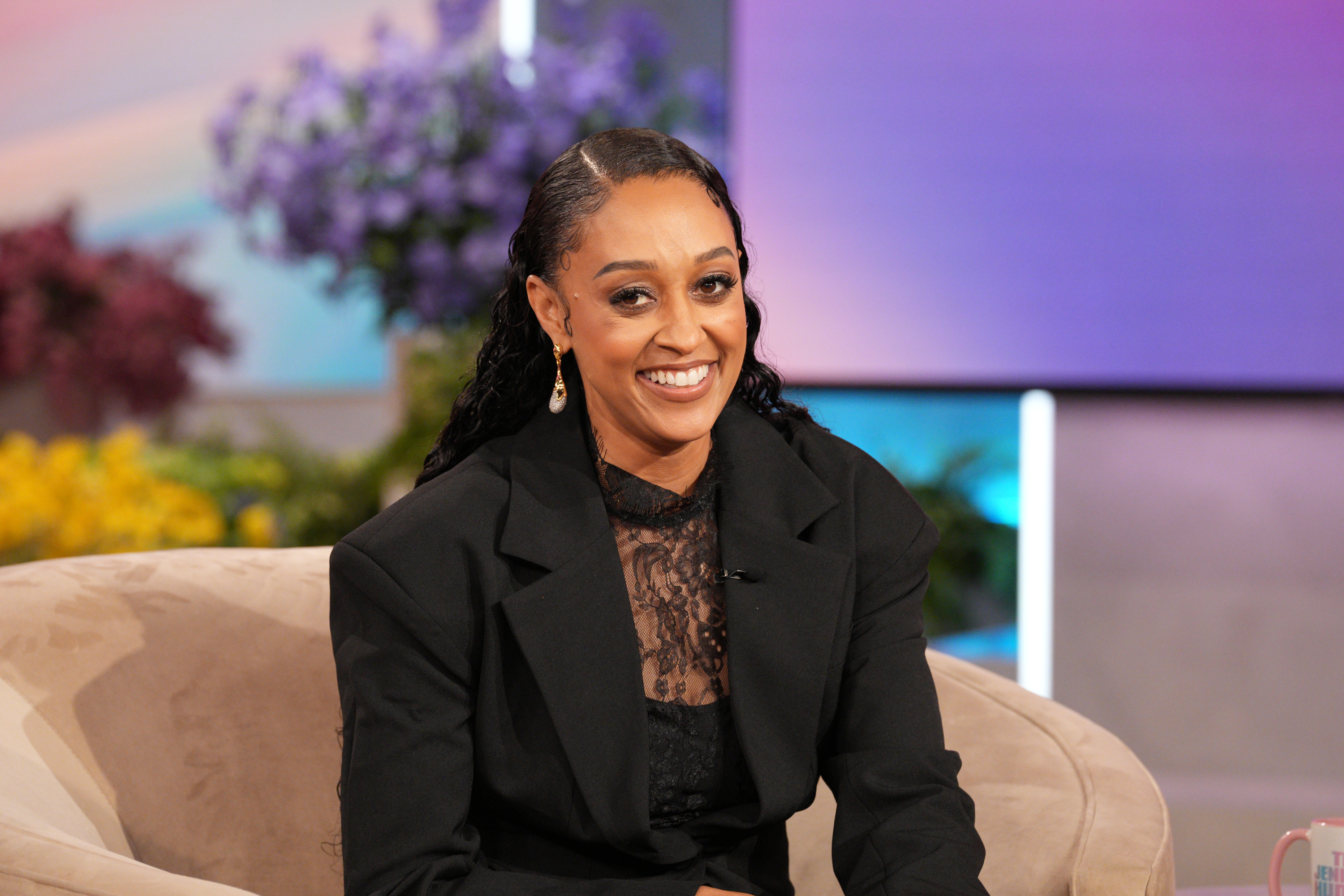 Sibling Scoop! Tia Mowry Reveals Where Relationship With Tamera Stands Today & How Often They Talk (VIDEO)