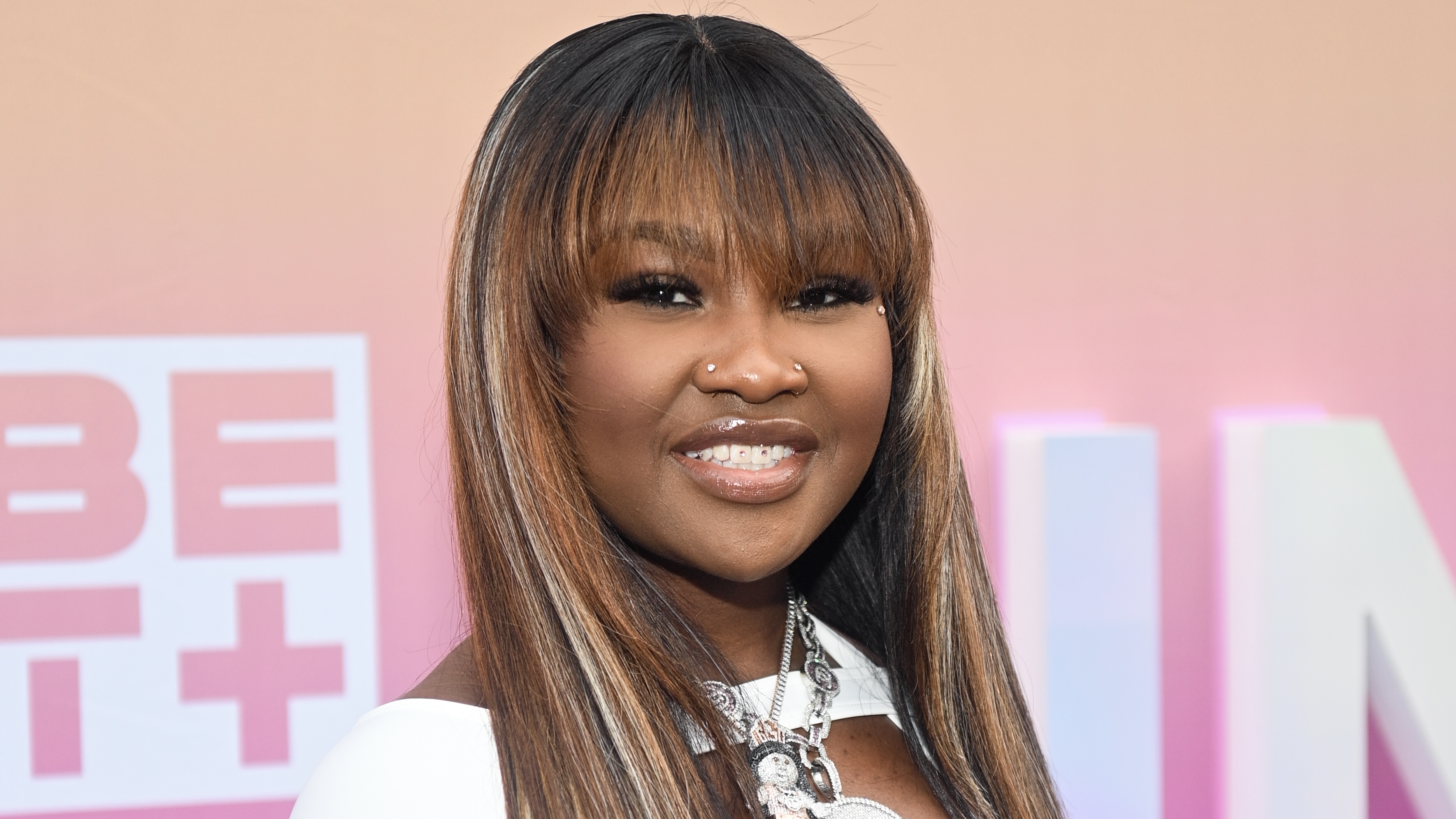 Whew! Victoria Woods Pops OFF After Gloss Up Begins Selling Disparaging, NSFW T-Shirts Of Her (PHOTOS + VIDEOS)